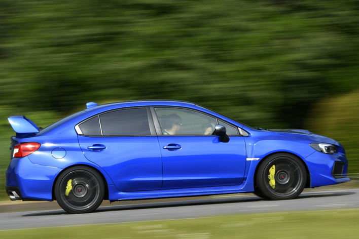 ホンダ 新型シビック Type R Vs スバル Wrx Sti どっちが買い 新時代の武闘派ライバル2台を徹底比較 徹底比較 人気新型車比較21年 Mota ホンダ 新型シビック Type R Vs スバル Wrx Sti どっちが買い 新時代の武闘派ライバル2台を徹底比較 徹底比較 人気新型車比較21年 Mota