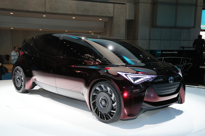 未来のエスティマは水素で走る！？ FCVミニバンのコンセプトモデル“Fine-Comfort Ride”世界初公開！【東京モーターショー2017】