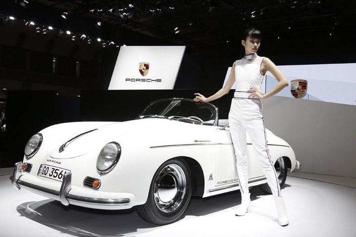 ポルシェブースのコンパニオンが超絶かっこいい 東京モーターショー2017 画像ギャラリー No 1 特集 Mota