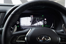 インフィニティQ50をベースとした最新の実験車両