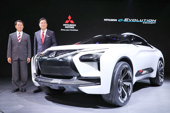 三菱 E Evolution Conceptをワールドプレミア Aiを搭載したクロスオーバーsuvタイプの新世代ハイパフォーマンスev 東京モーターショー17 東京モーターショー17 Mota