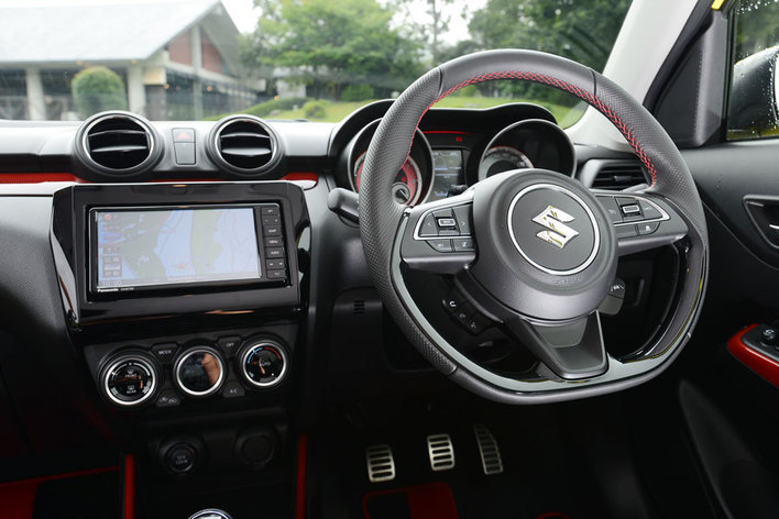 スズキ 新型スイフトスポーツ／2017-18 日本カー・オブ・ザ・イヤー 10ベストカー