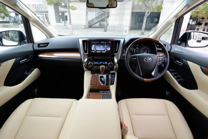 トヨタ アルファード Vs ハイエースワゴンどっちが買い 意外に共通点が多い2車種を徹底比較 画像ギャラリー No 1 徹底比較 人気新型車比較21年 Mota トヨタ アルファード Vs ハイエースワゴンどっちが買い 意外に共通点が多い2車種を徹底比較 画像ギャラリー No 1 徹底比較 人気新型車比較21年 Mota