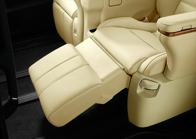 アルファード 2列目オットマン