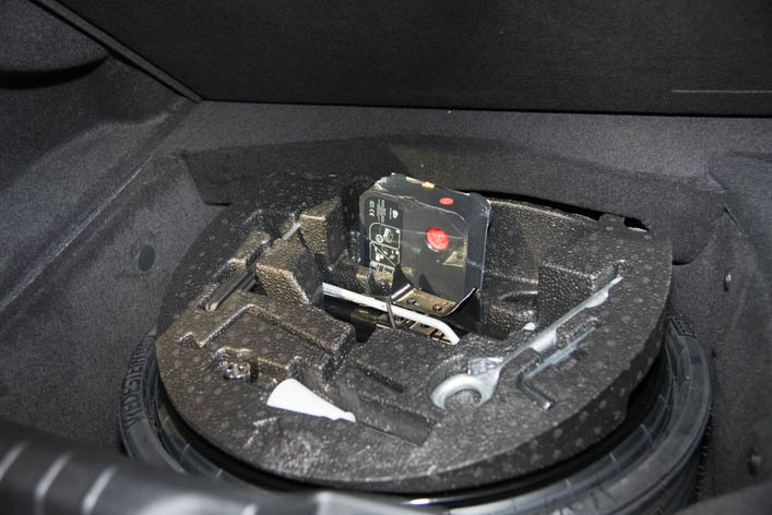 マセラティ ギブリ トランクスペース