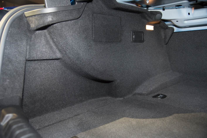 マセラティ ギブリ  グランスポーツ トランクルーム