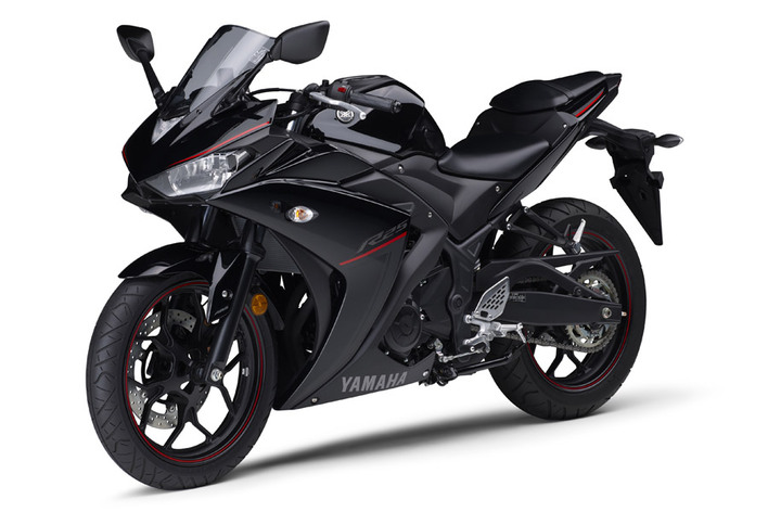 ヤマハ YZF-R25A　ブラックメタリック