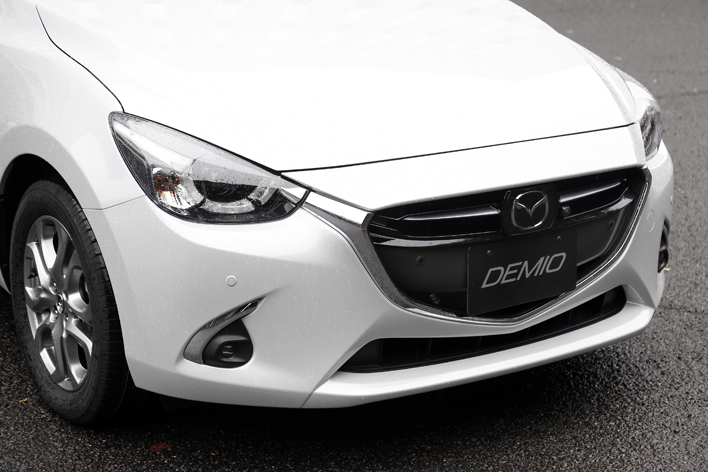 マツダ デミオ ノーブルクリムゾン