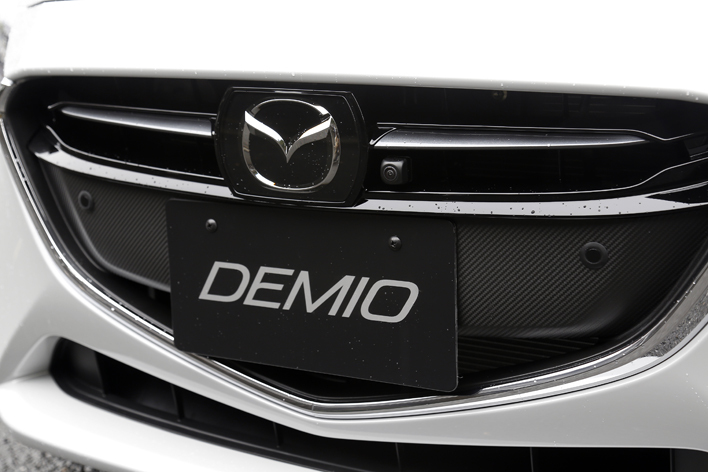 マツダ デミオ ノーブルクリムゾン