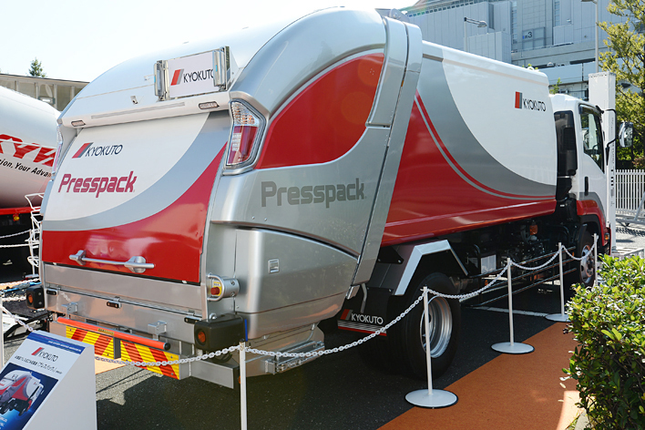 極東開発工業株式会社　新型4ｔ車級プレス式ごみ収集車「プレスパック」(参考出品)