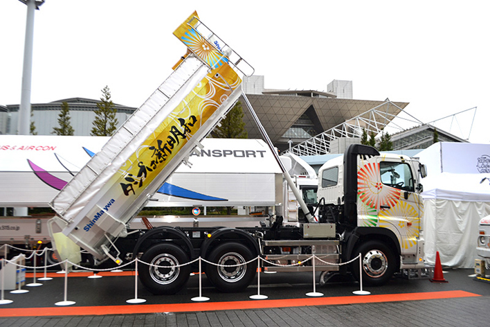 新明和工業（株）　大型10トン車級　テレスコ式リヤダンプトラック