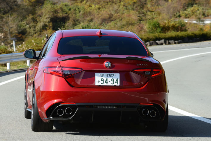 Alfa Romeo GIULIA QUADRIFOGLIO(アルファ ロメオ ジュリア クアドリフォリオ)[FR]