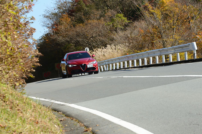 Alfa Romeo GIULIA QUADRIFOGLIO(アルファ ロメオ ジュリア クアドリフォリオ)[FR]