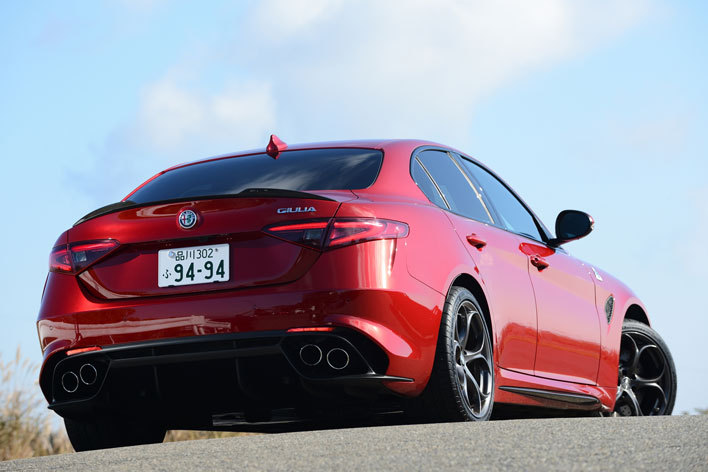 Alfa Romeo GIULIA QUADRIFOGLIO(アルファ ロメオ ジュリア クアドリフォリオ)[FR]