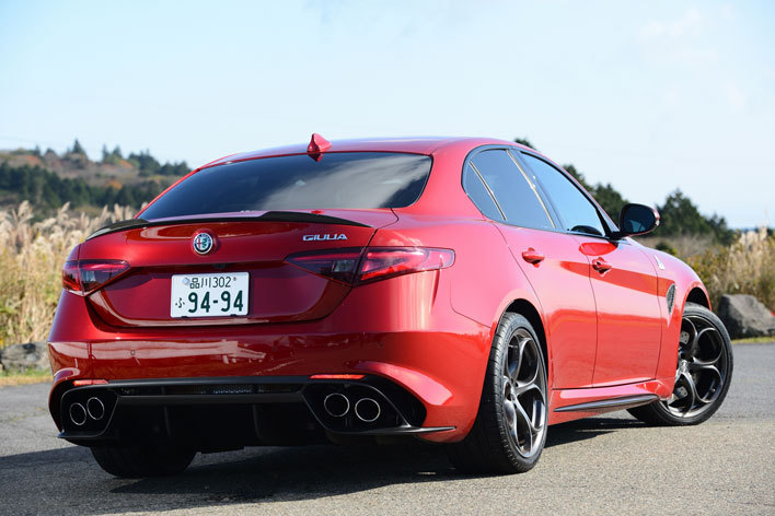 Alfa Romeo GIULIA QUADRIFOGLIO(アルファ ロメオ ジュリア クアドリフォリオ)[FR]