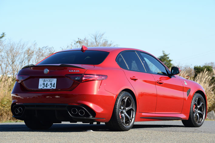 Alfa Romeo GIULIA QUADRIFOGLIO(アルファ ロメオ ジュリア クアドリフォリオ)[FR]