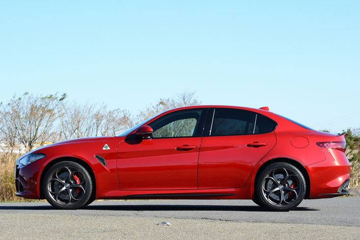 Alfa Romeo GIULIA QUADRIFOGLIO(アルファ ロメオ ジュリア クアドリフォリオ)[FR]