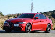 Alfa Romeo GIULIA QUADRIFOGLIO(アルファ ロメオ ジュリア クアドリフォリオ)[FR]