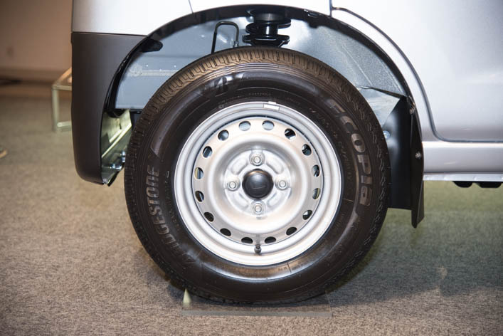 ダイハツ 新型ハイゼット カーゴ ホイール