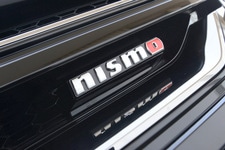 日産 セレナNISMO（ボディカラー：ブリリアントホワイトパール／ダイヤモンドブラック）