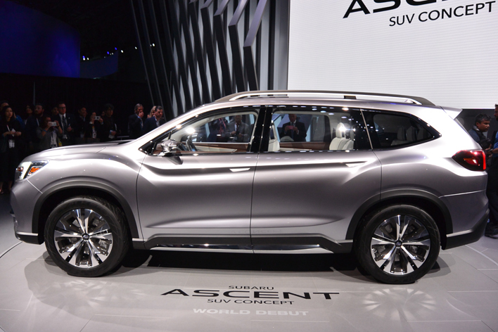 ※写真はニューヨークショー2017で公開されたスバル アセント（北米仕様）