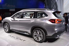 ※写真はニューヨークショー2017で公開されたスバル アセント（北米仕様）