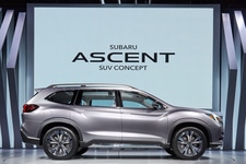 ※写真はニューヨークショー2017で公開されたスバル アセント（北米仕様）