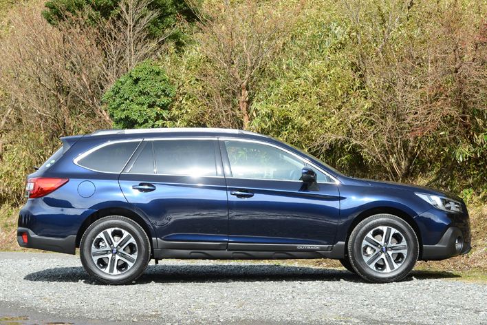 旧型モデルのボディサイズは全長4820mm×全幅1840mm×全高1660mm