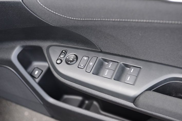 ホンダ 新型シビック セダン