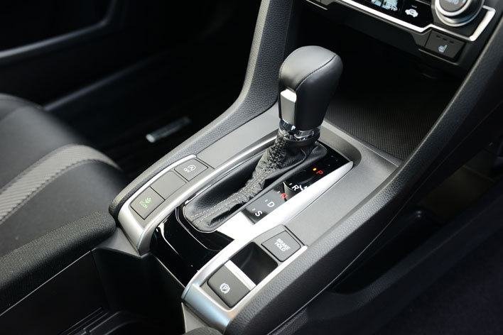 ホンダ 新型シビック セダン