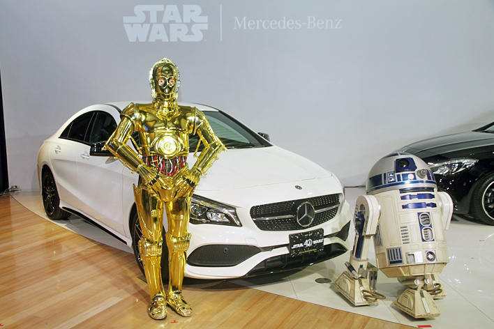 STAR WARSでお馴染み、R2-D2とC-3PO（画像は2017年5月2日に行われたイベントの模様）