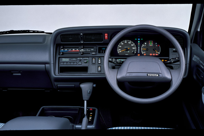 トヨタ ハイエースバン（100系）の内装・インパネ