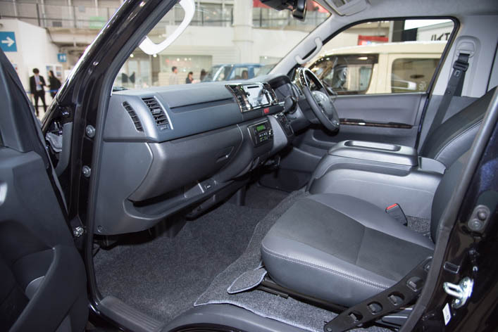 5代目新型ハイエース ダークプライム インテリア