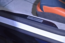 アストンマーティン 新型ヴァンテージ　サイドシル