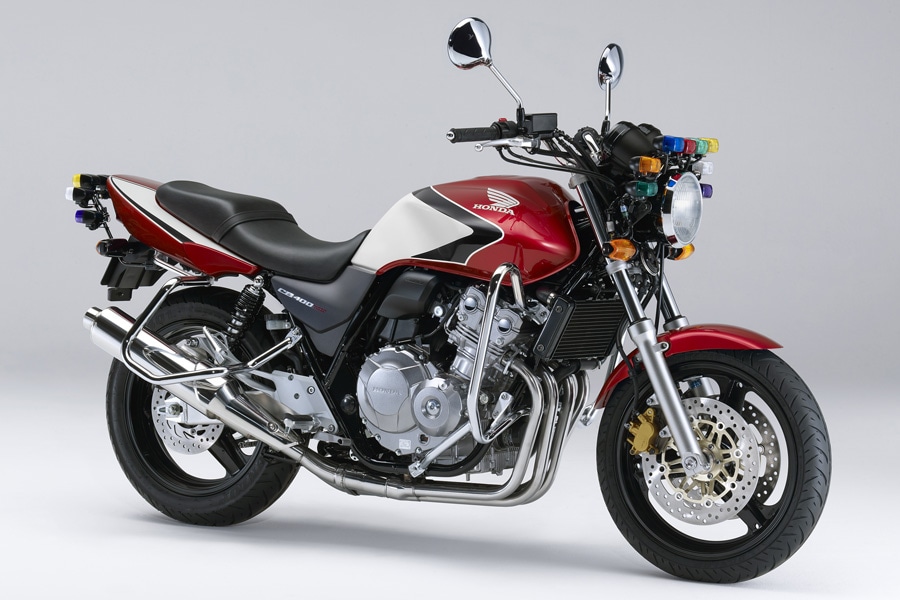 ホンダ、普通自動二輪教習車「CB400 SUPER FOUR」に法規対応を施して