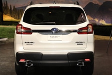 スバル 新型アセント(3列シートSUV)【LAショー2017】
