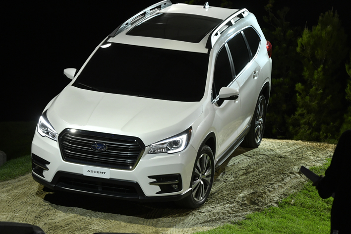 スバル 新型アセント(3列シートSUV)【LAショー2017】