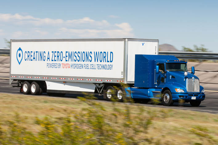 ロサンゼルス港で実証実験に使われるFC大型商用トラック