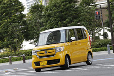 右左折や車線変更イメージ