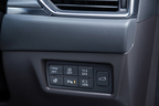マツダ 新型CX-8 XD L Package　360度モニター切り替えスイッチ（右下のVIEWボタン）