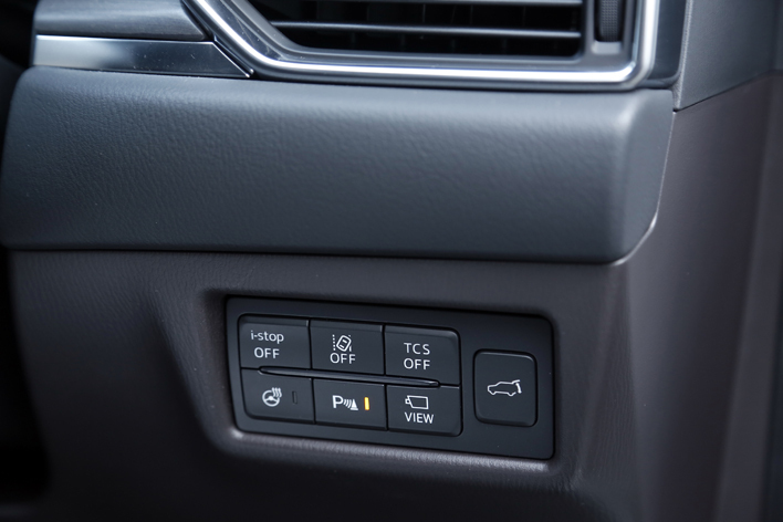 マツダ 新型CX-8 XD L Package　360度モニター切り替えスイッチ（右下のVIEWボタン）