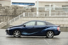 トヨタ MIRAI
