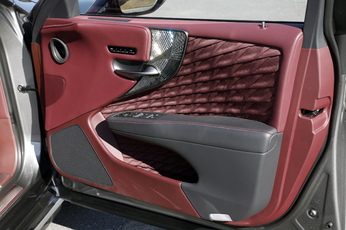 レクサス LS500h EXECUTIVE