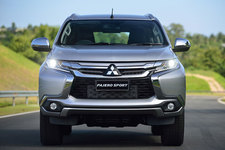 三菱 パジェロスポーツ