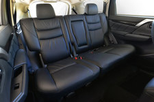 三菱 パジェロスポーツ