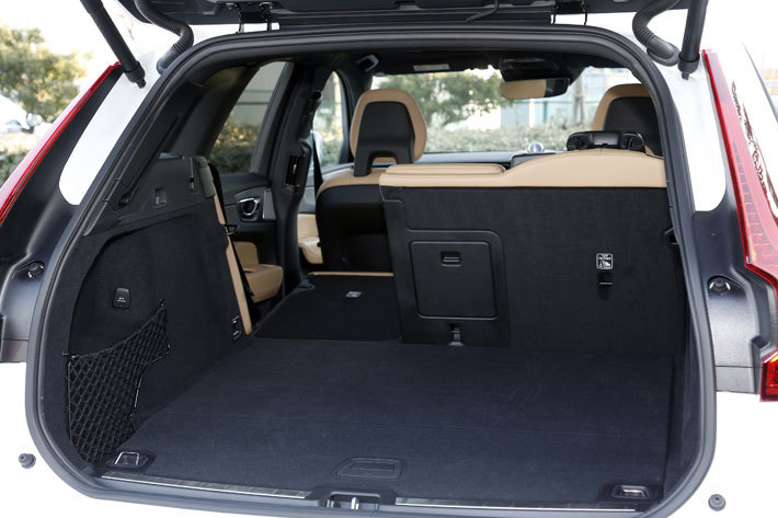 ボルボ 新型 XC60 T8 TwinEngine(PHV)AWD Inscription＜プラグインハイブリッドモデル＞