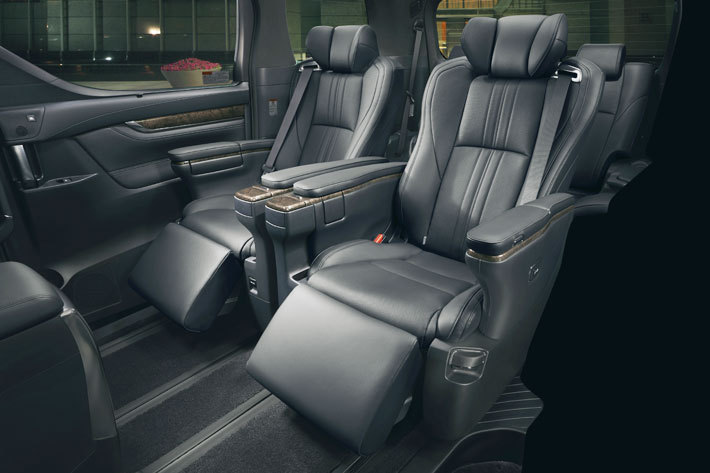 トヨタ 新型アルファード エグゼクティブラウンジ（7人乗り・2WD）内装色：ブラック