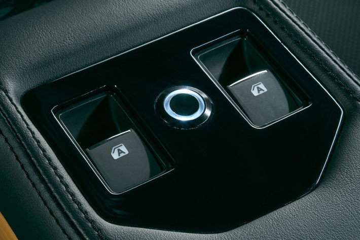 トヨタ 新型アルファード/新型ヴェルファイア ロイヤルラウンジ