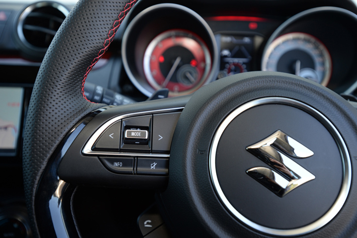 スズキ  スイフトスポーツ