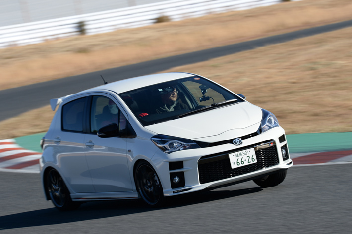 トヨタ  ヴィッツGR